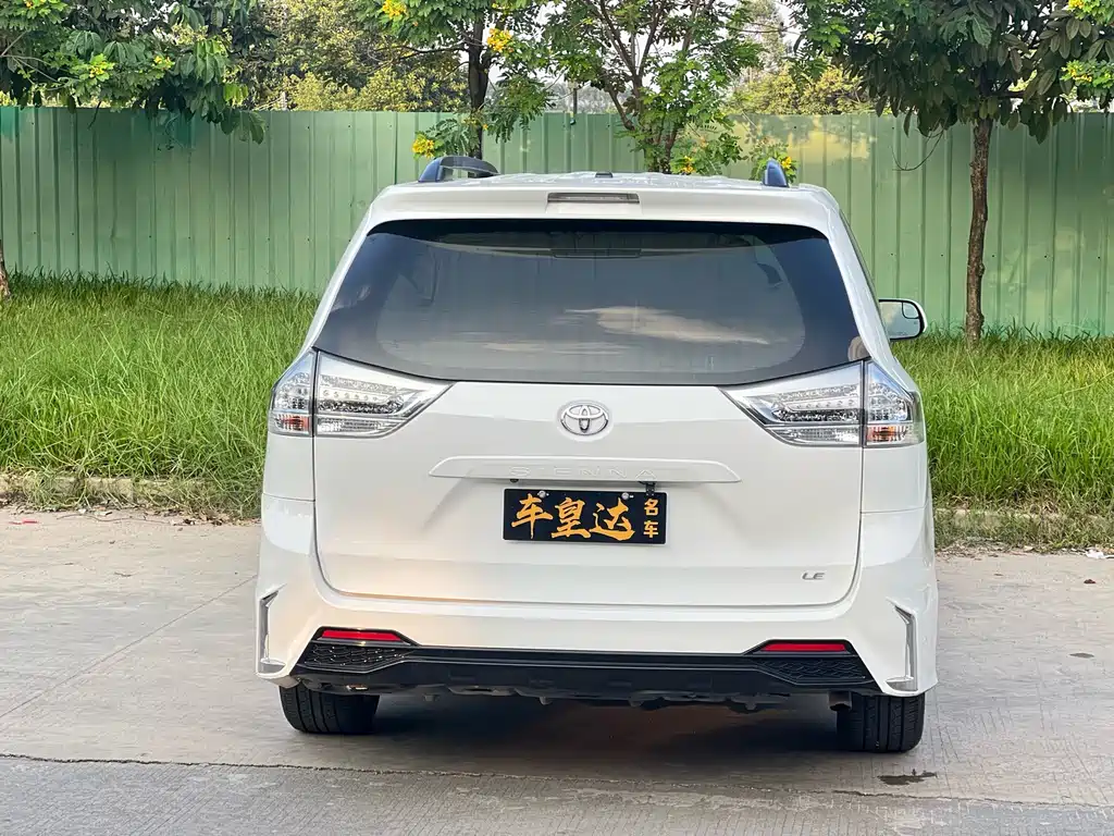 Toyota Sienna 2017 — фото 4