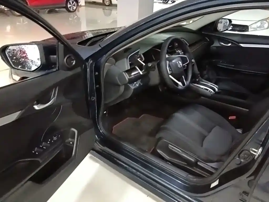 Honda Civic 2019 — фото 16