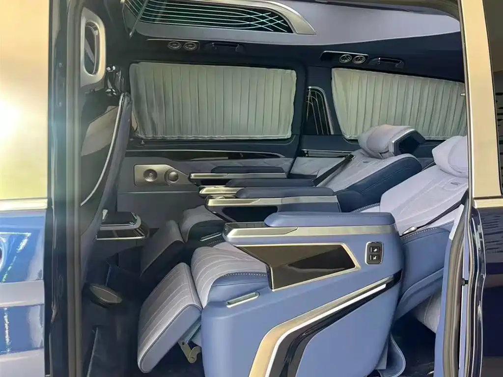 Mercedes-Benz V-Class 2026 — фото 15