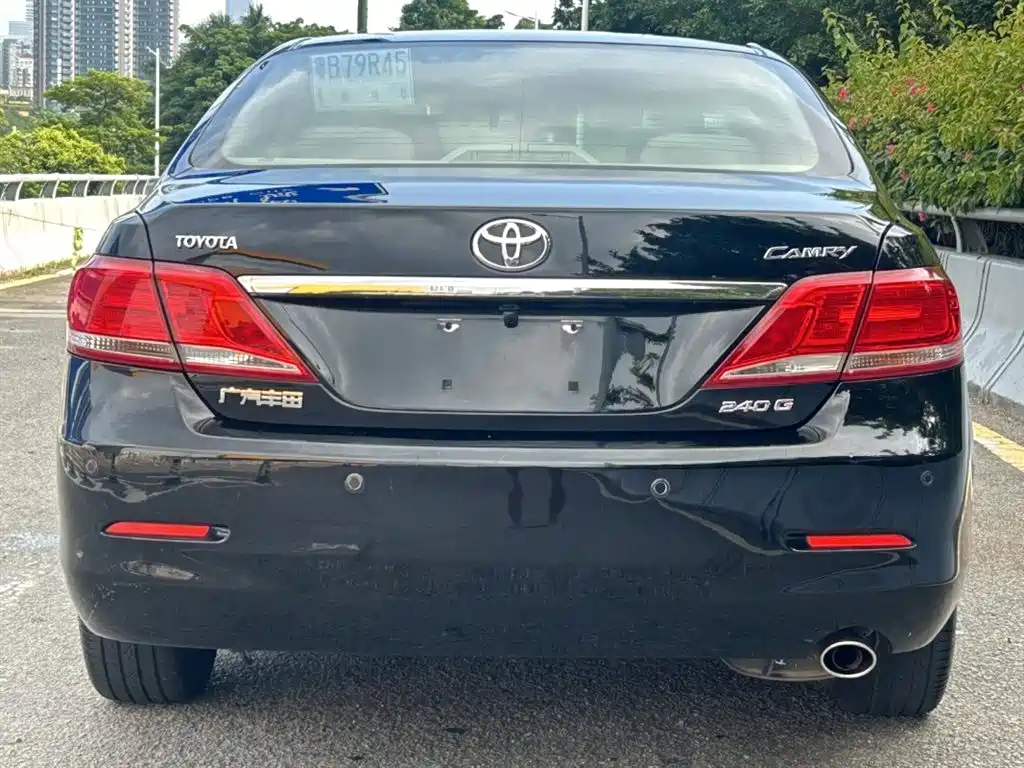Toyota Camry 2010 — фото 14