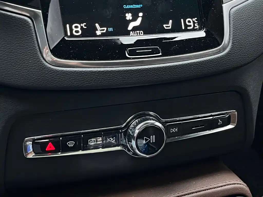 Volvo XC90 2021 — фото 18