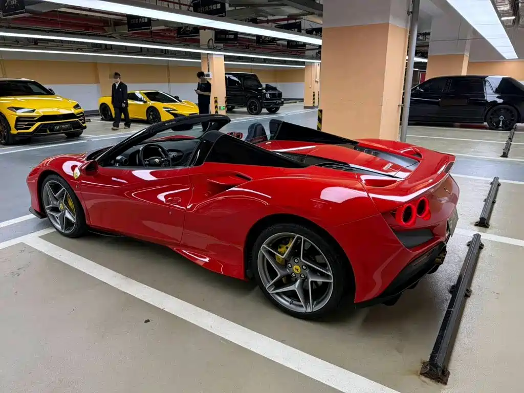 Ferrari F8 2021 — фото 16