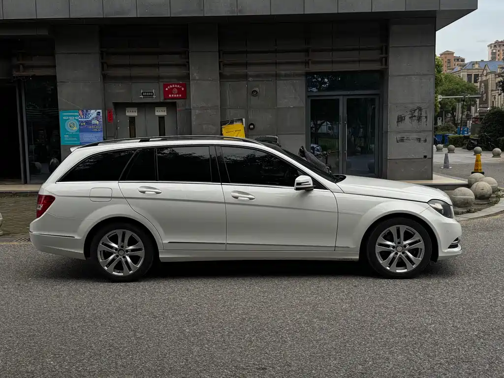 Mercedes-Benz C-Class 2011