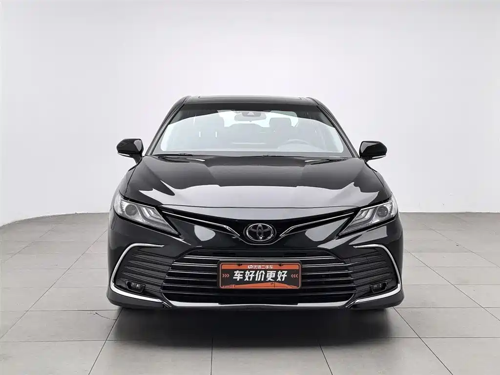 Toyota Camry 2023 — фото 3