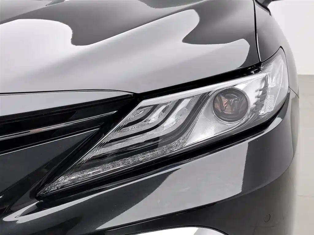 Toyota Camry 2023 — фото 7