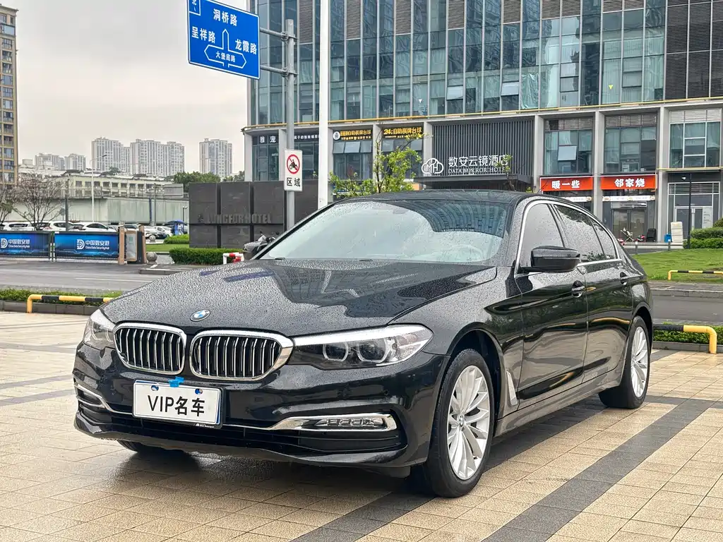 BMW 5 Series 2018 — фото 1