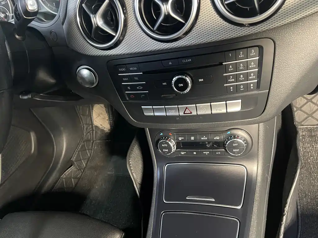 Mercedes-Benz B-Class 2017 — фото 13
