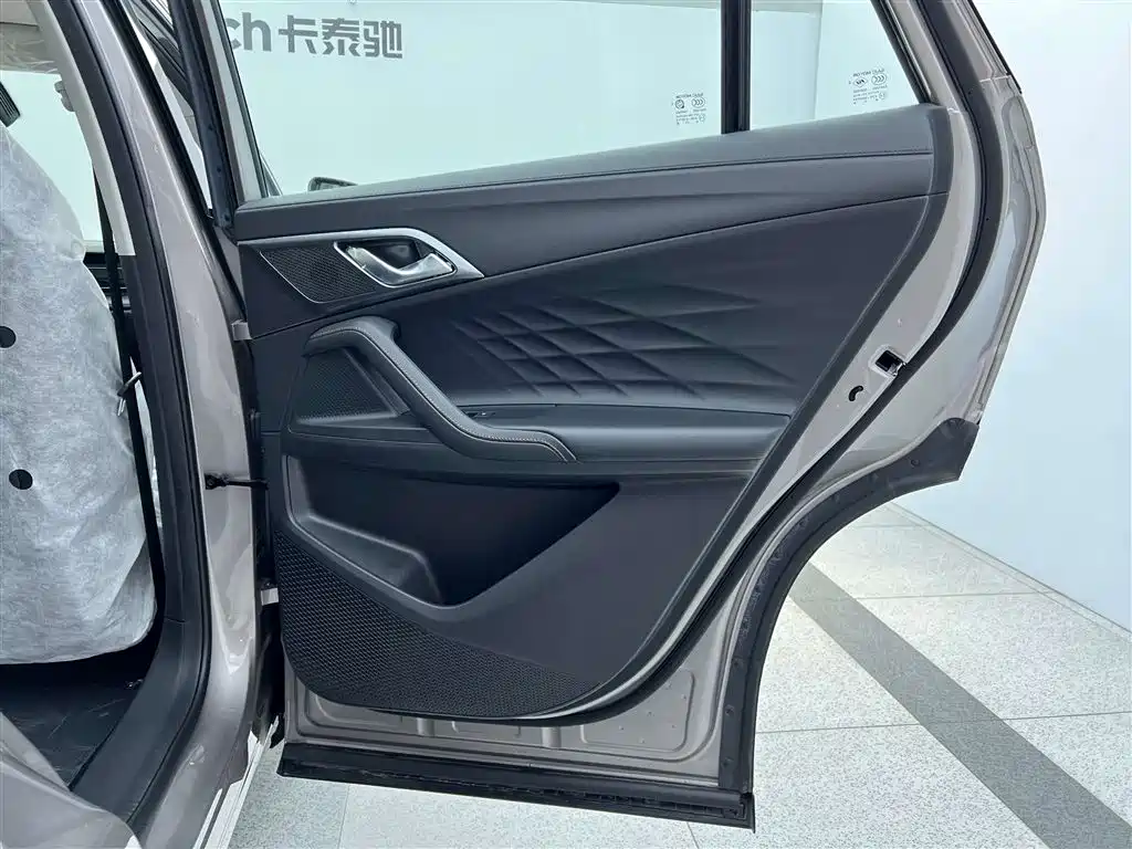 Roewe RX5 New Energy — фото 31