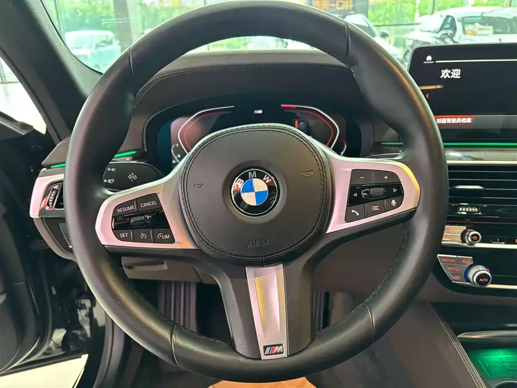 BMW 5 Series 2022 — фото 10