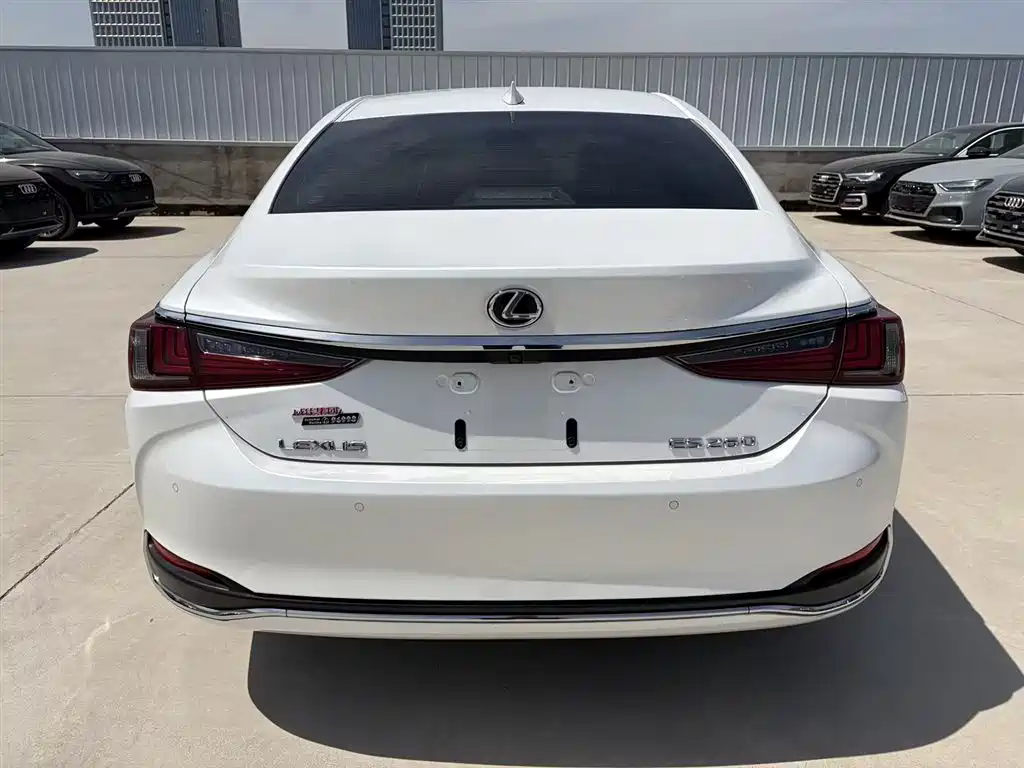 Lexus ES 2023 — фото 7