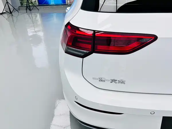 Volkswagen Golf 2023
