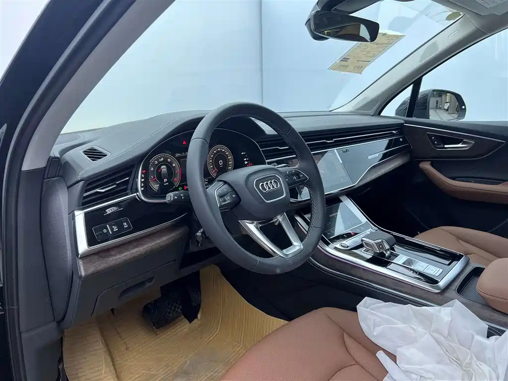 Audi Q7 — фото 16