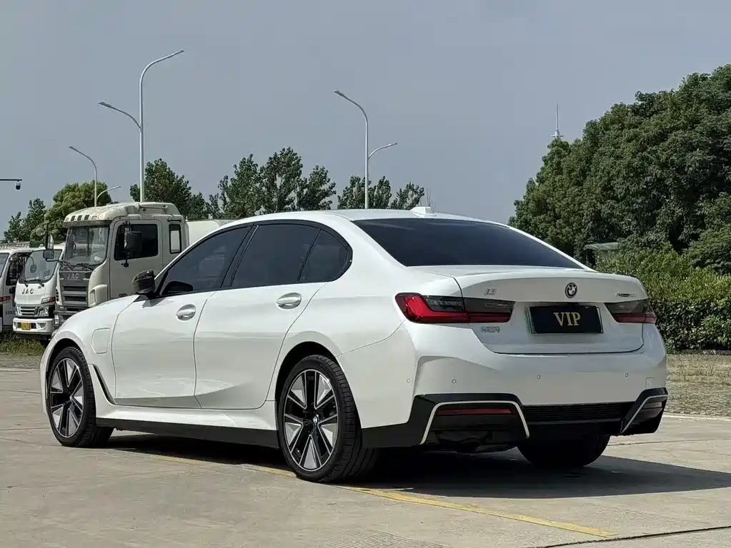 BMW i3 2025