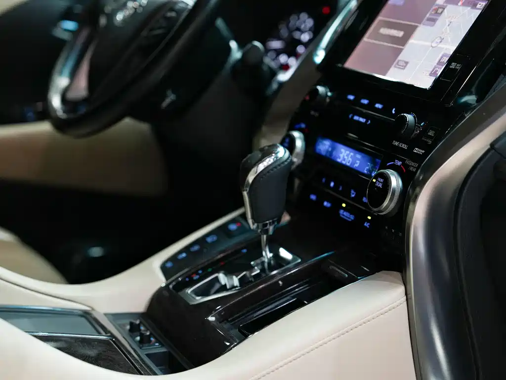 Toyota Alphard 2019 — фото 13