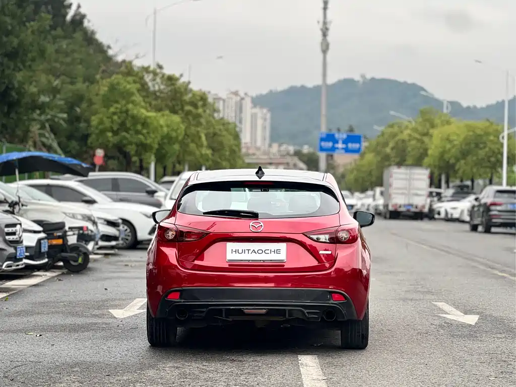 Mazda 3 Axela 2016 — фото 12