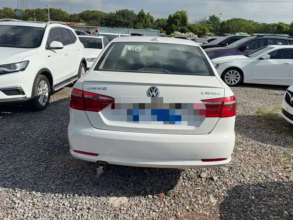 Volkswagen Lavida 2015 — фото 5