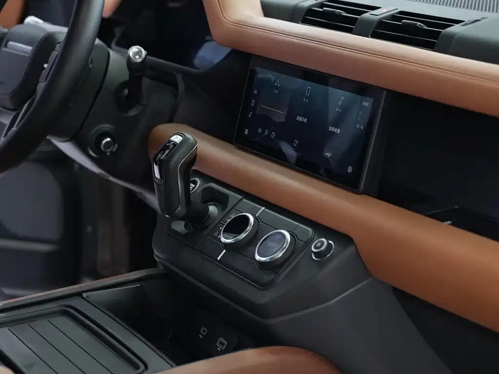 Land Rover Defender 2021 — фото 9