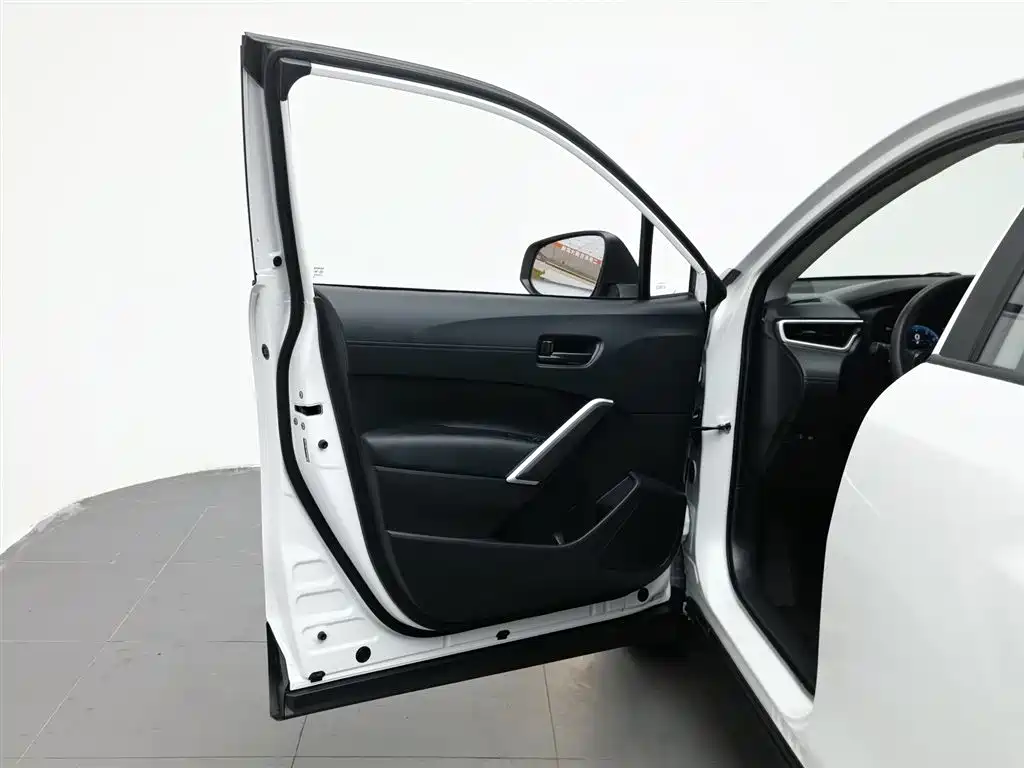 Toyota Corolla Cross 2023 — фото 8