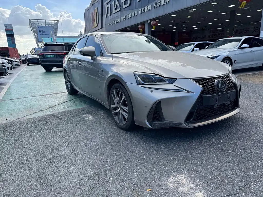 Lexus IS 2018