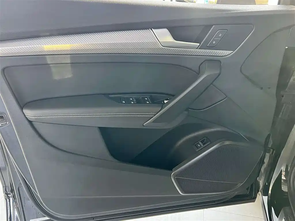 Audi Q5L 2020 — фото 27