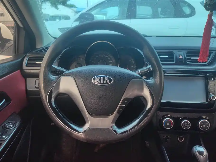 Kia K2 2015 — фото 15