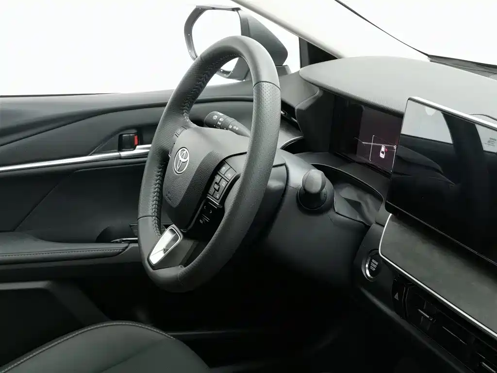 Toyota Camry 2025 — фото 22