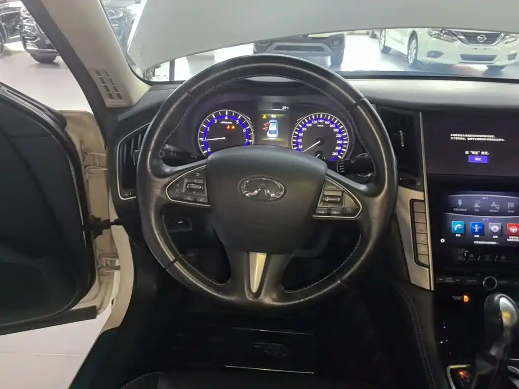 Infiniti Q50L 2017 — фото 11