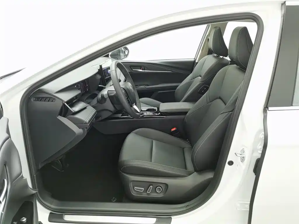 Toyota Camry 2025 — фото 10