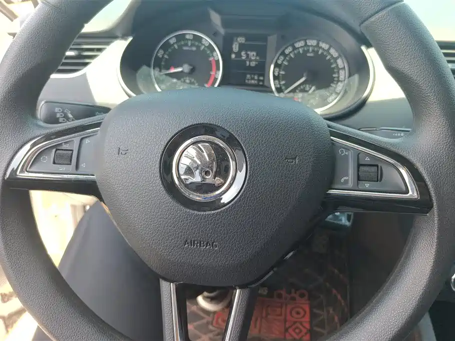 Skoda Octavia 2018 — фото 15
