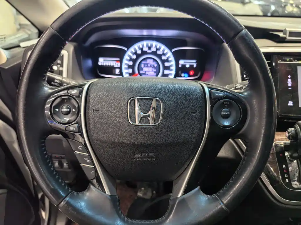 Honda Odyssey 2016 — фото 10