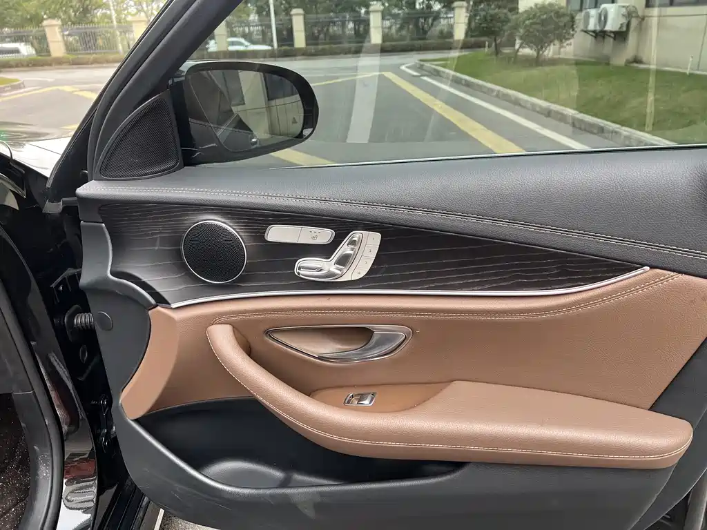 Mercedes-Benz E-Class 2020 — фото 11