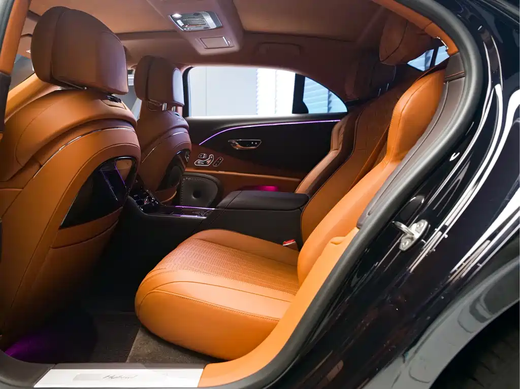 Bentley Flying Spur Plug-In Hybrid 2022 — фото 20