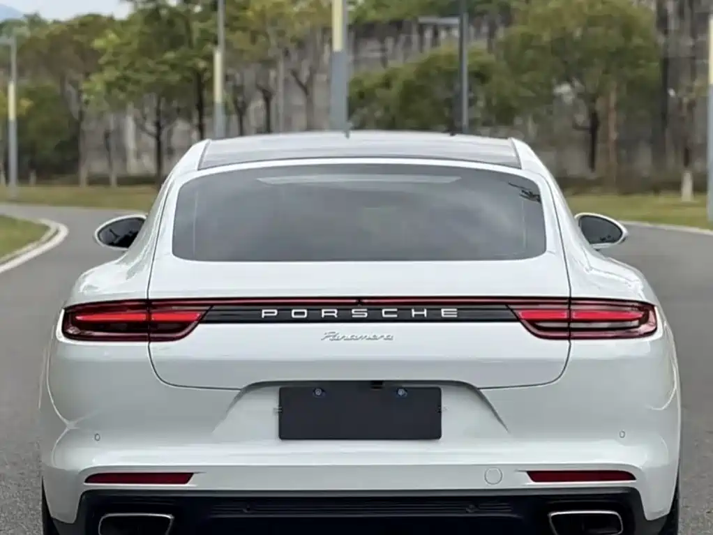 Porsche Panamera 2017 — фото 18