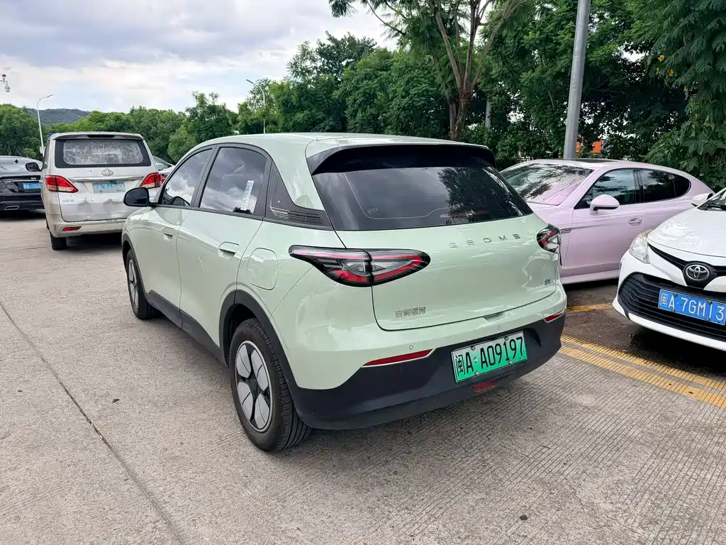 Geely Galaxy Starwish 2025 — фото 3