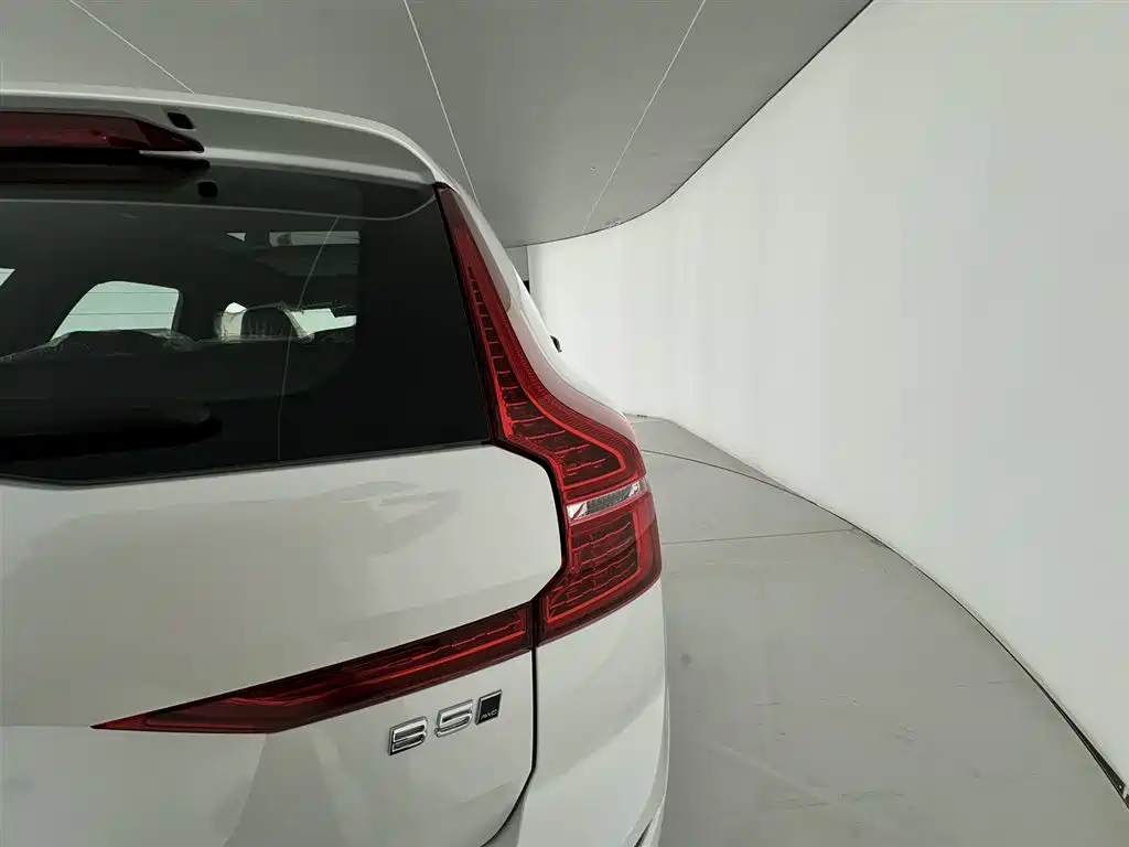 Volvo XC60 — фото 17