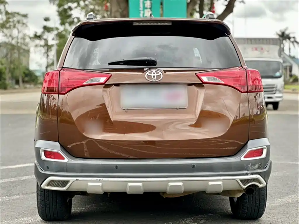 Toyota RAV4 2014 — фото 8