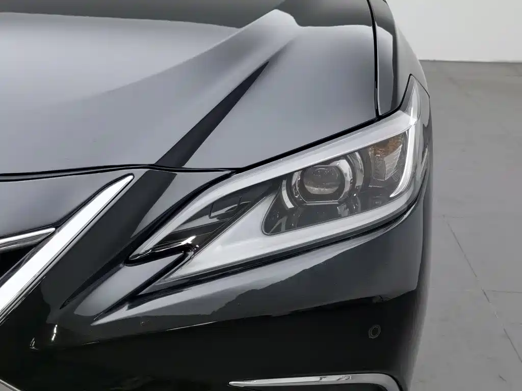 Lexus ES 2022 — фото 7