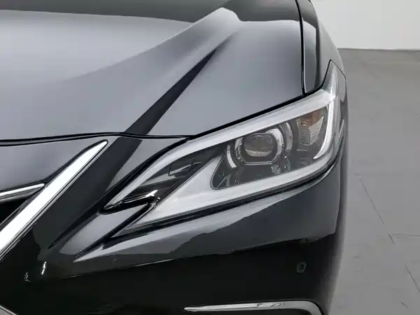 Lexus ES 2022
