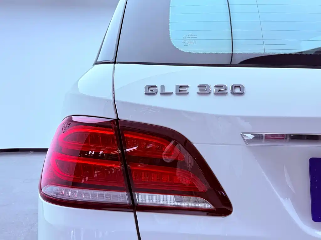 Mercedes-Benz GLE 2018 — фото 30