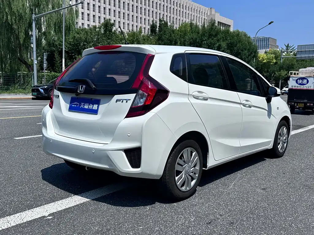Honda Fit 2018 — фото 3