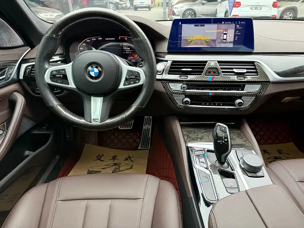 BMW 5 Series 2020 — фото 10
