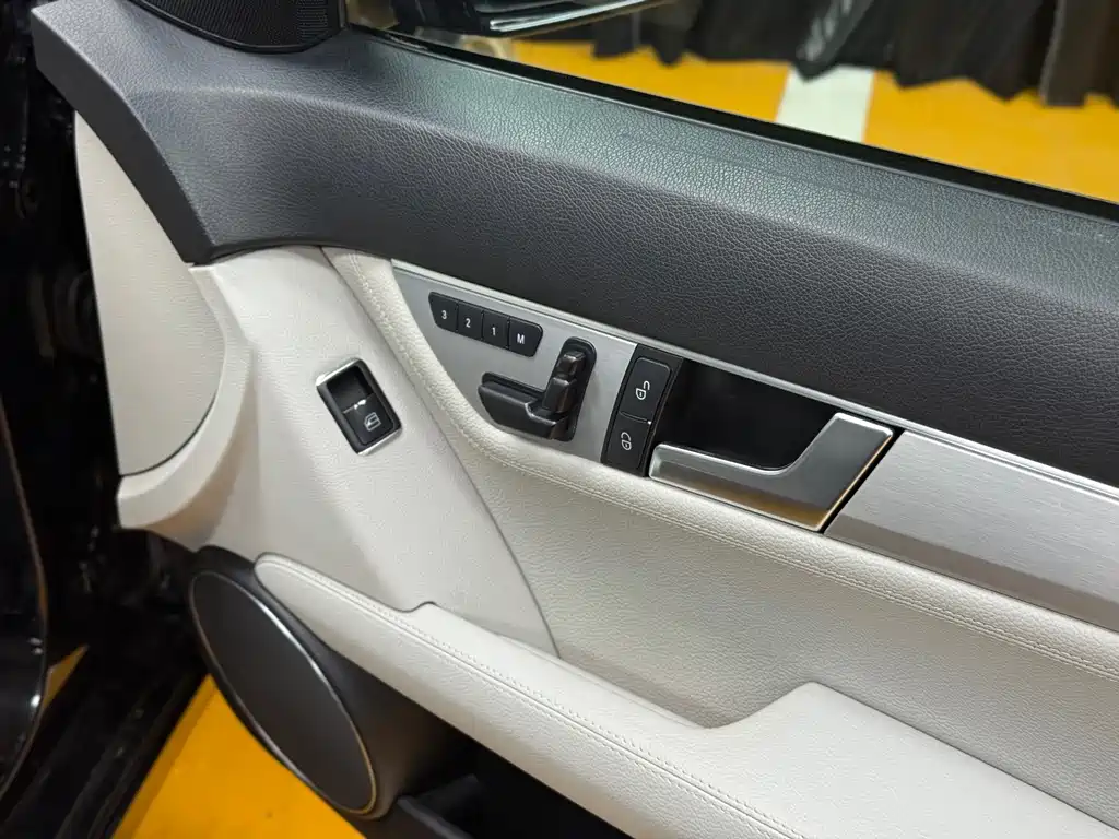 Mercedes-Benz C-Class 2012 — фото 19
