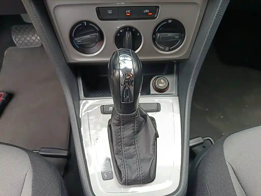 Volkswagen Gran Lavida 2015 — фото 14