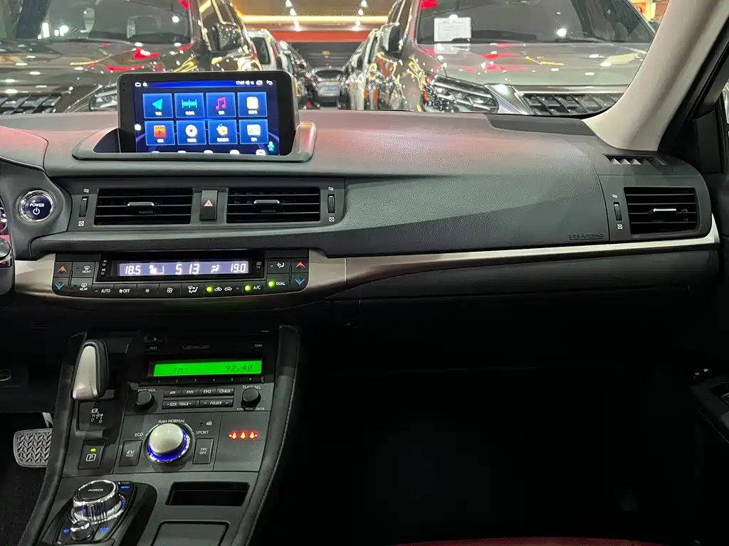 Lexus CT 2017 — фото 10