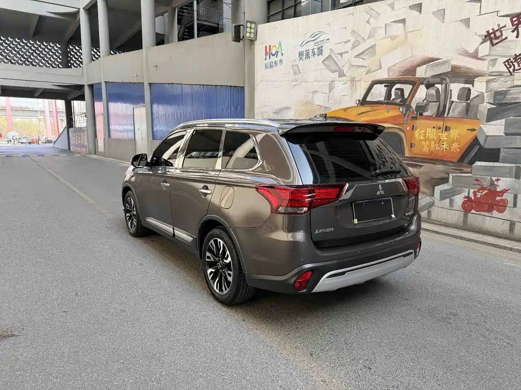 Mitsubishi Outlander 2019 — фото 4