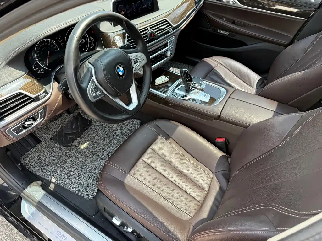 BMW 7 Series 2017 — фото 36