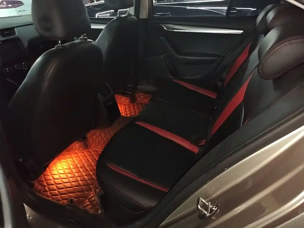 Skoda Octavia 2020 — фото 17