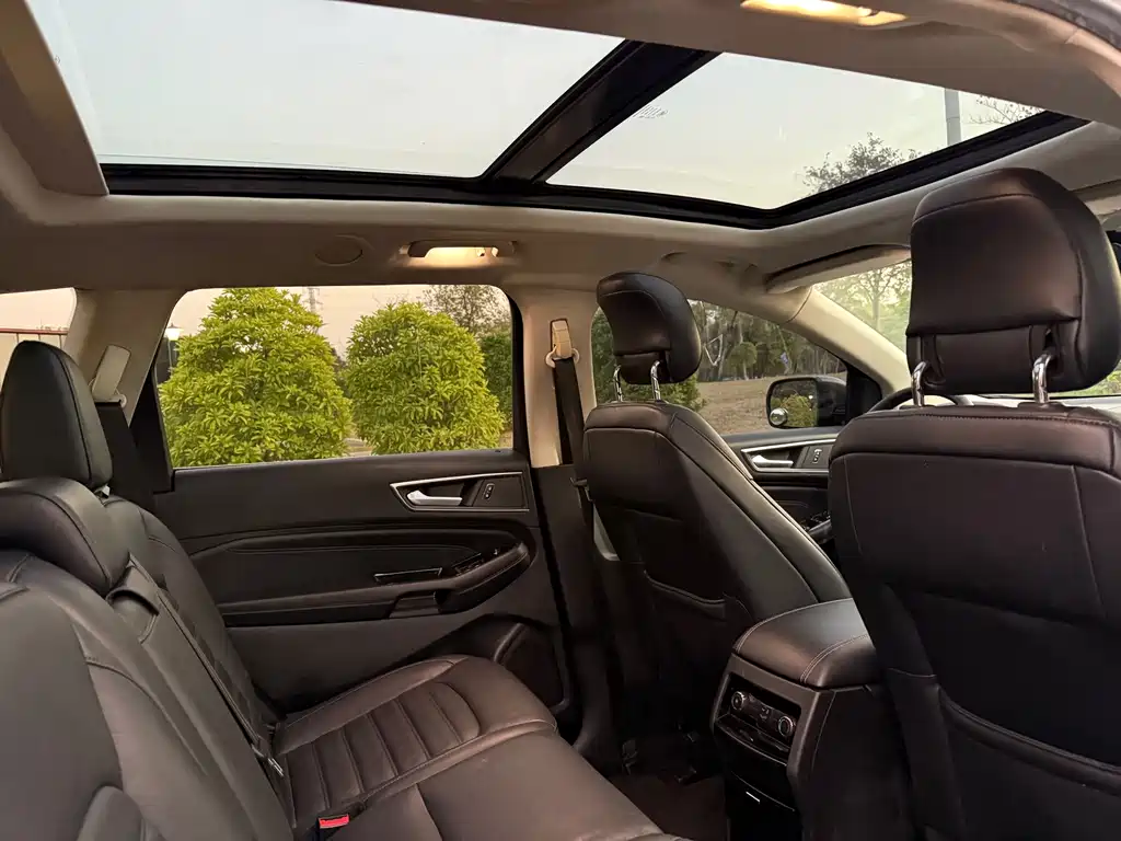 Ford Edge 2016 — фото 18
