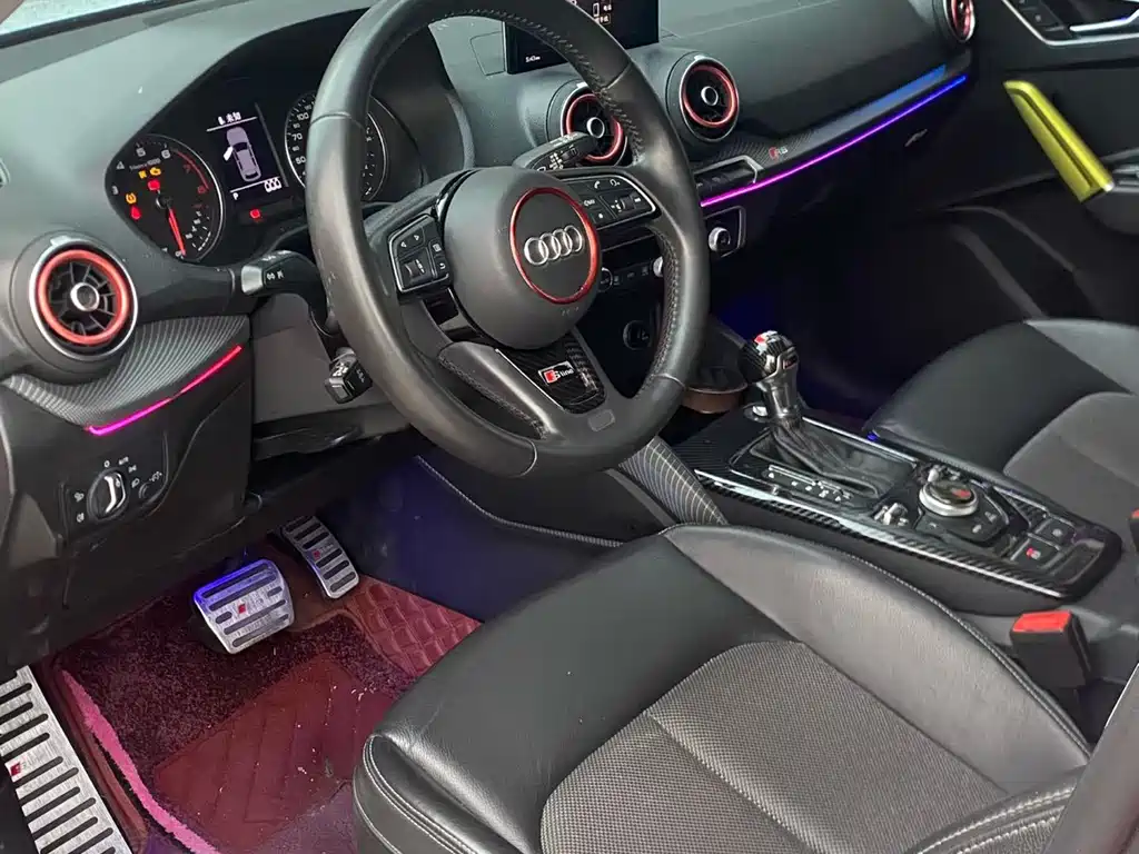 Audi Q2L 2019