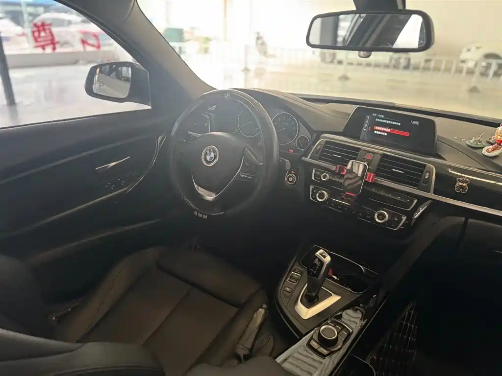 BMW 3 Series 2018 — фото 16